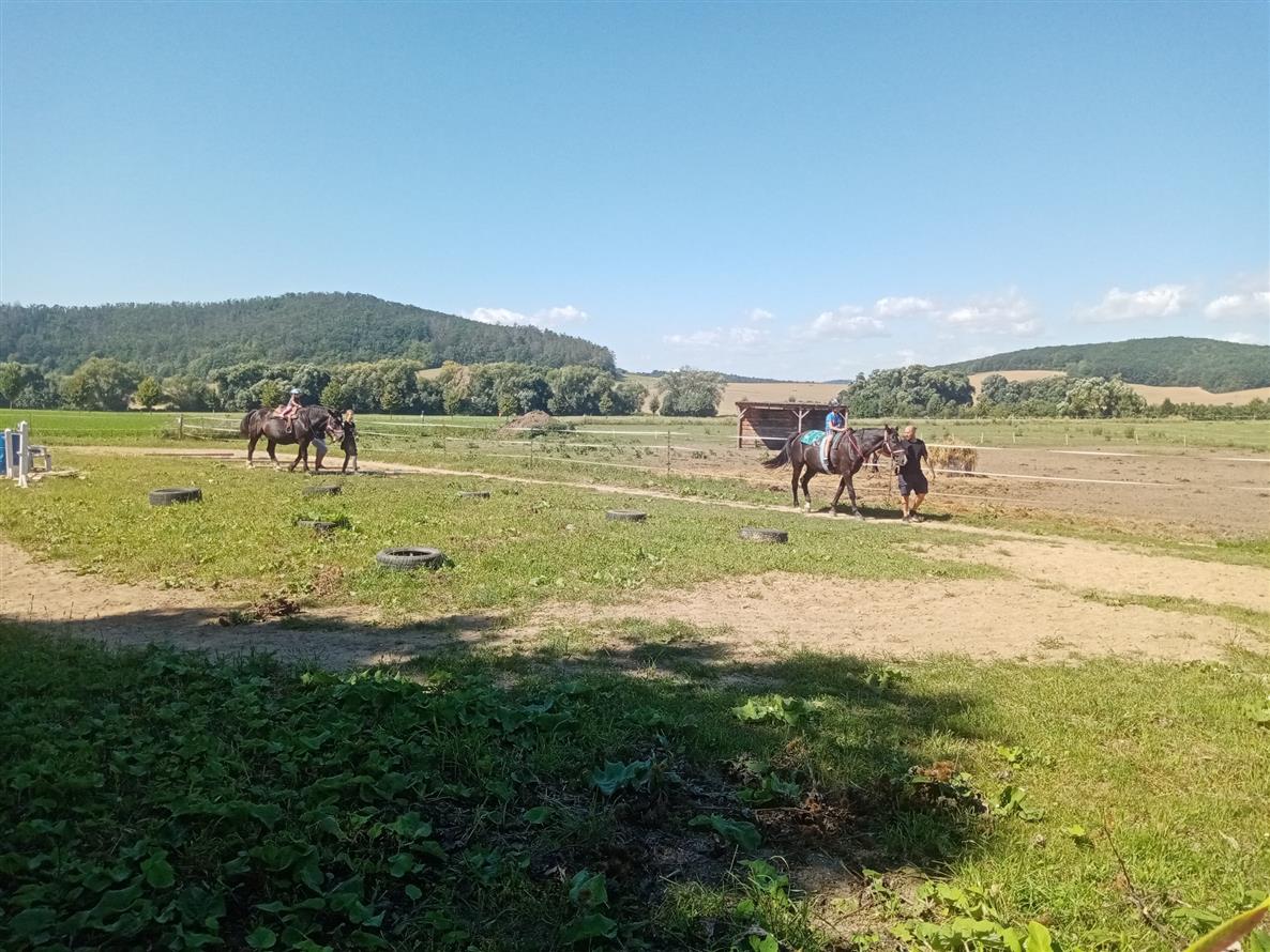 Středa, projížďka na koních, ranč Oliver Kuřim
