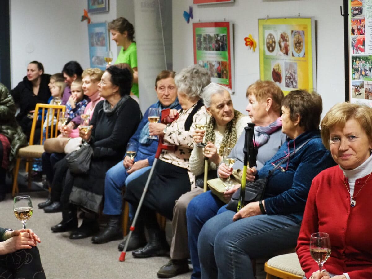 Zahájení výstavy, Barevný svět roskařů