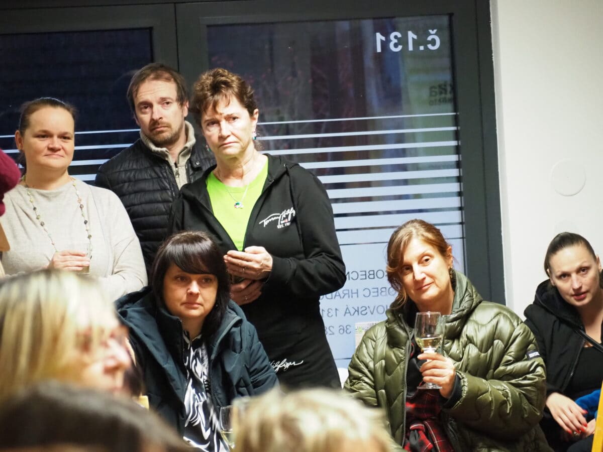 Zahájení výstavy, Barevný svět roskařů